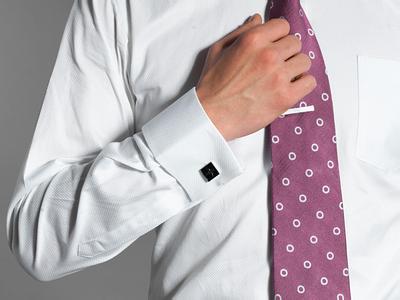 白色襯衫要注意保持，不然時間久了就會變得泛黃