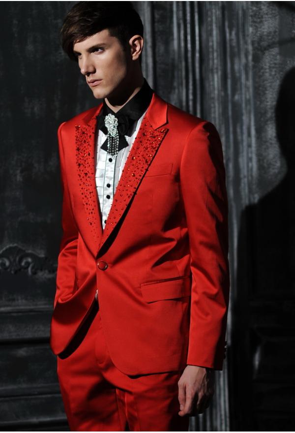 決定了經典和俗氣的關鍵因素就在于西裝禮服的材質